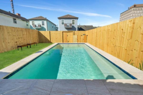 Spacious 4br Mid-city Home With Pool & Balcony